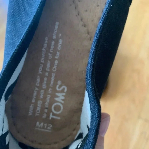 💖HOST PICK💖 TOMS never worn basic black men’s 12 - Picture 5 of 8